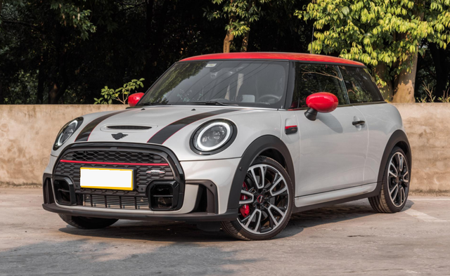 34.68万！MINI JCW：双色外观，内饰复古个性，2.0T引擎