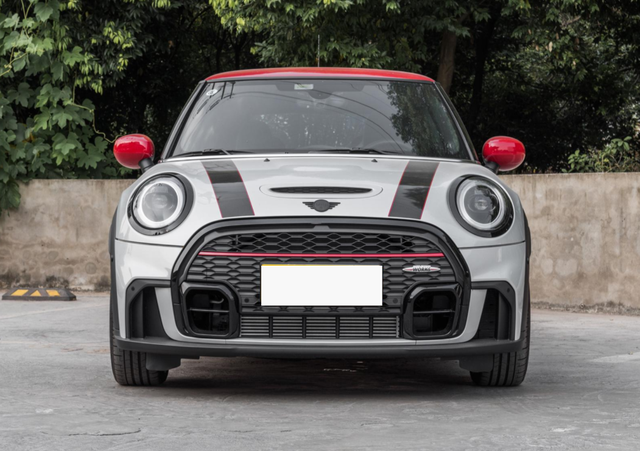 34.68万！MINI JCW：双色外观，内饰复古个性，2.0T引擎