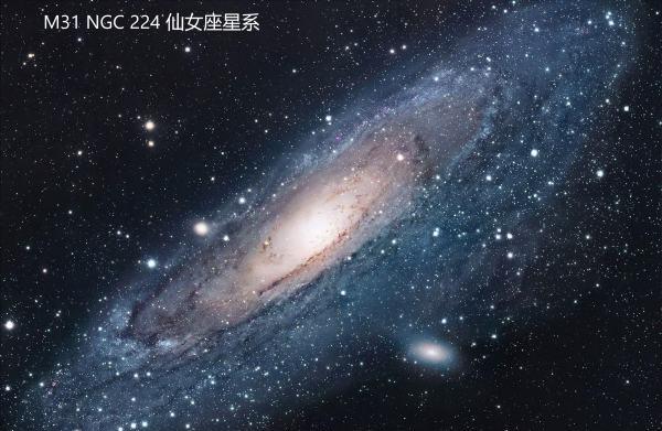 探索宇宙深处：揭秘星系中心的巨大黑洞