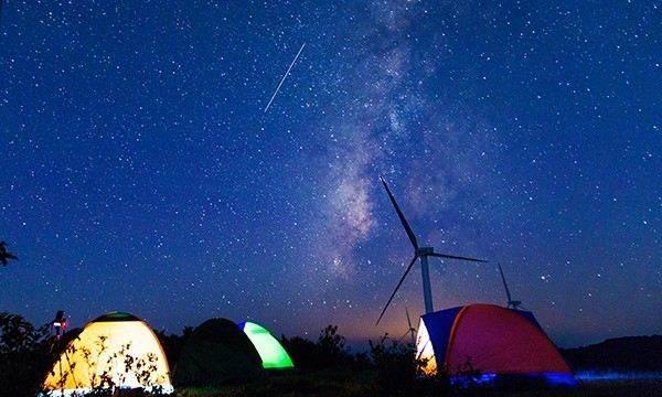 银河系的未来碰撞：仙女座星系与人马座矮星系的影响